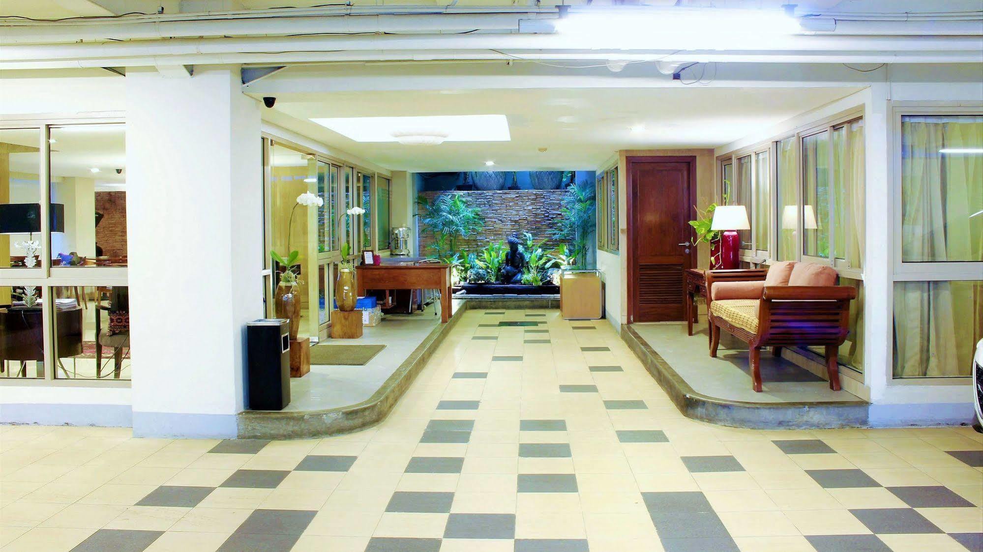 W Home Cikatomas Jakarta Extérieur photo