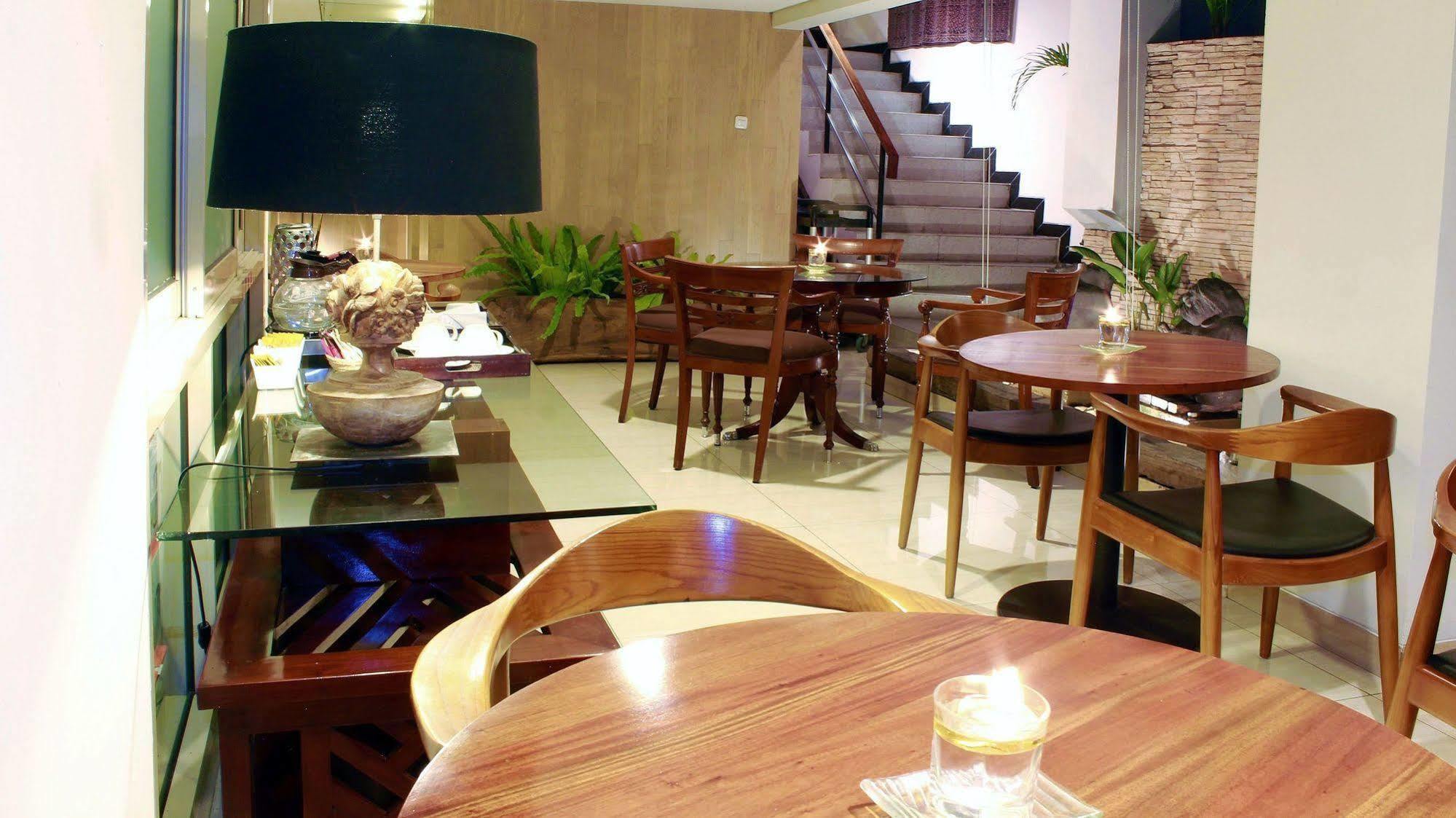 W Home Cikatomas Jakarta Extérieur photo