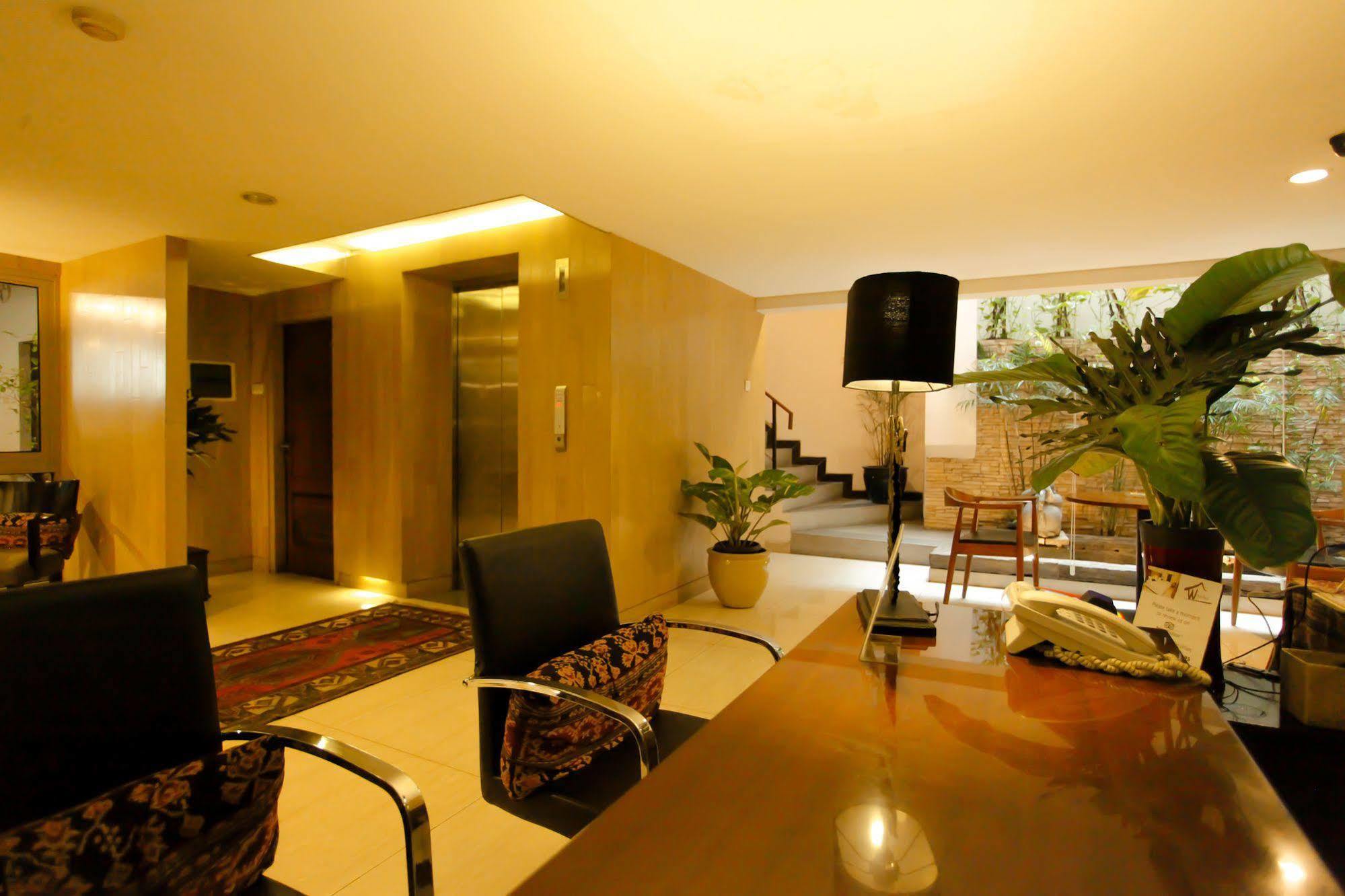W Home Cikatomas Jakarta Extérieur photo