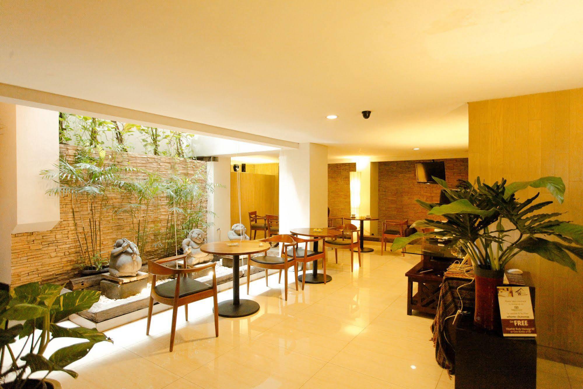 W Home Cikatomas Jakarta Extérieur photo