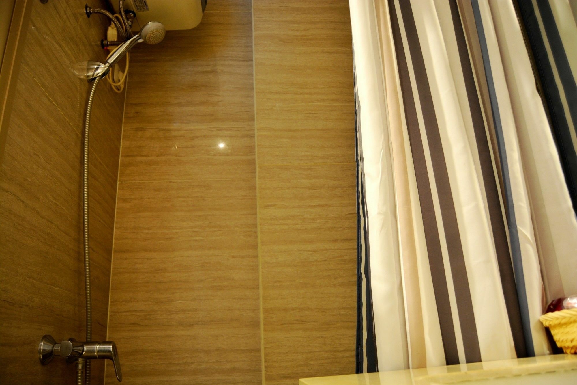 W Home Cikatomas Jakarta Extérieur photo