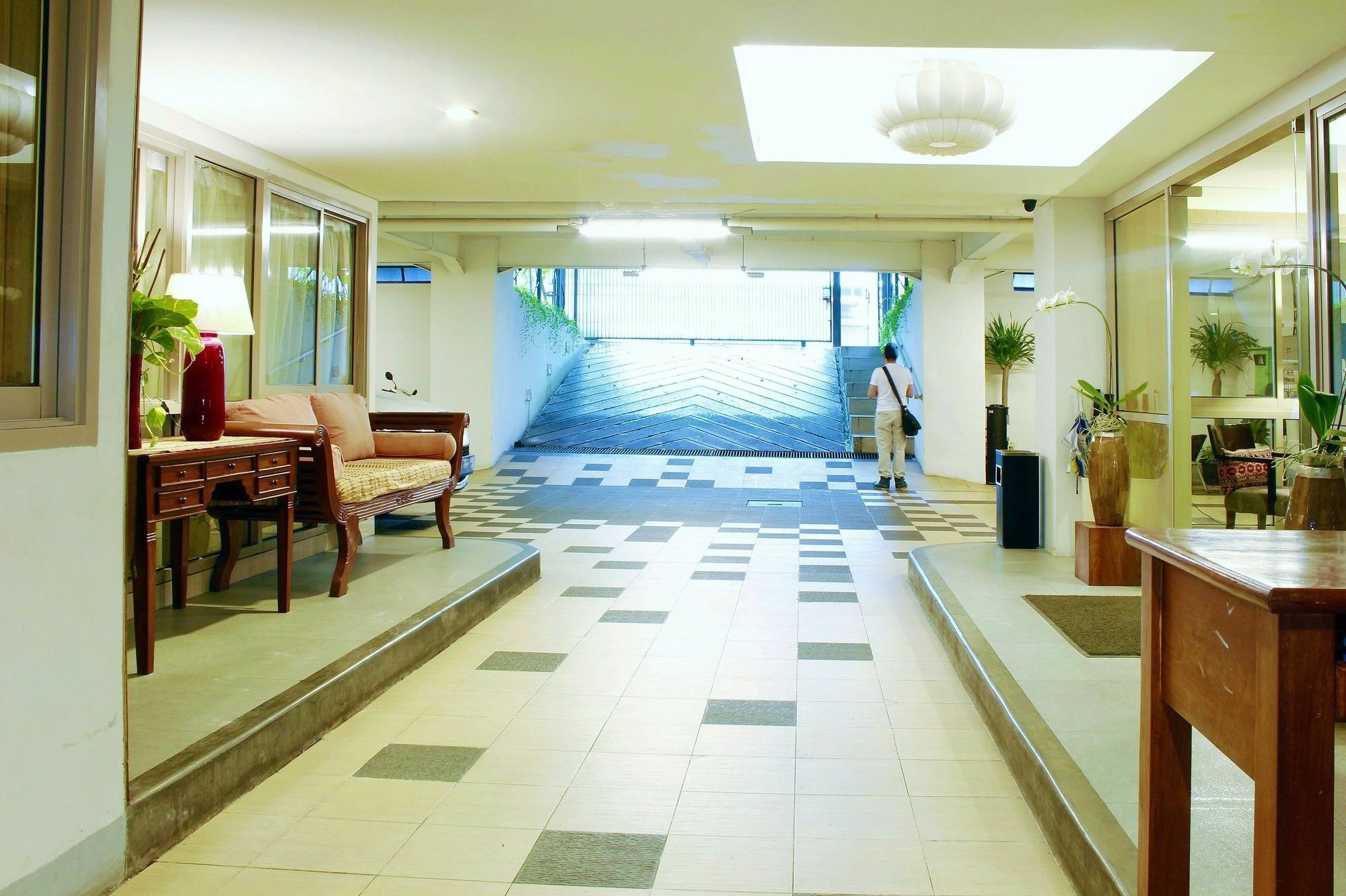 W Home Cikatomas Jakarta Extérieur photo