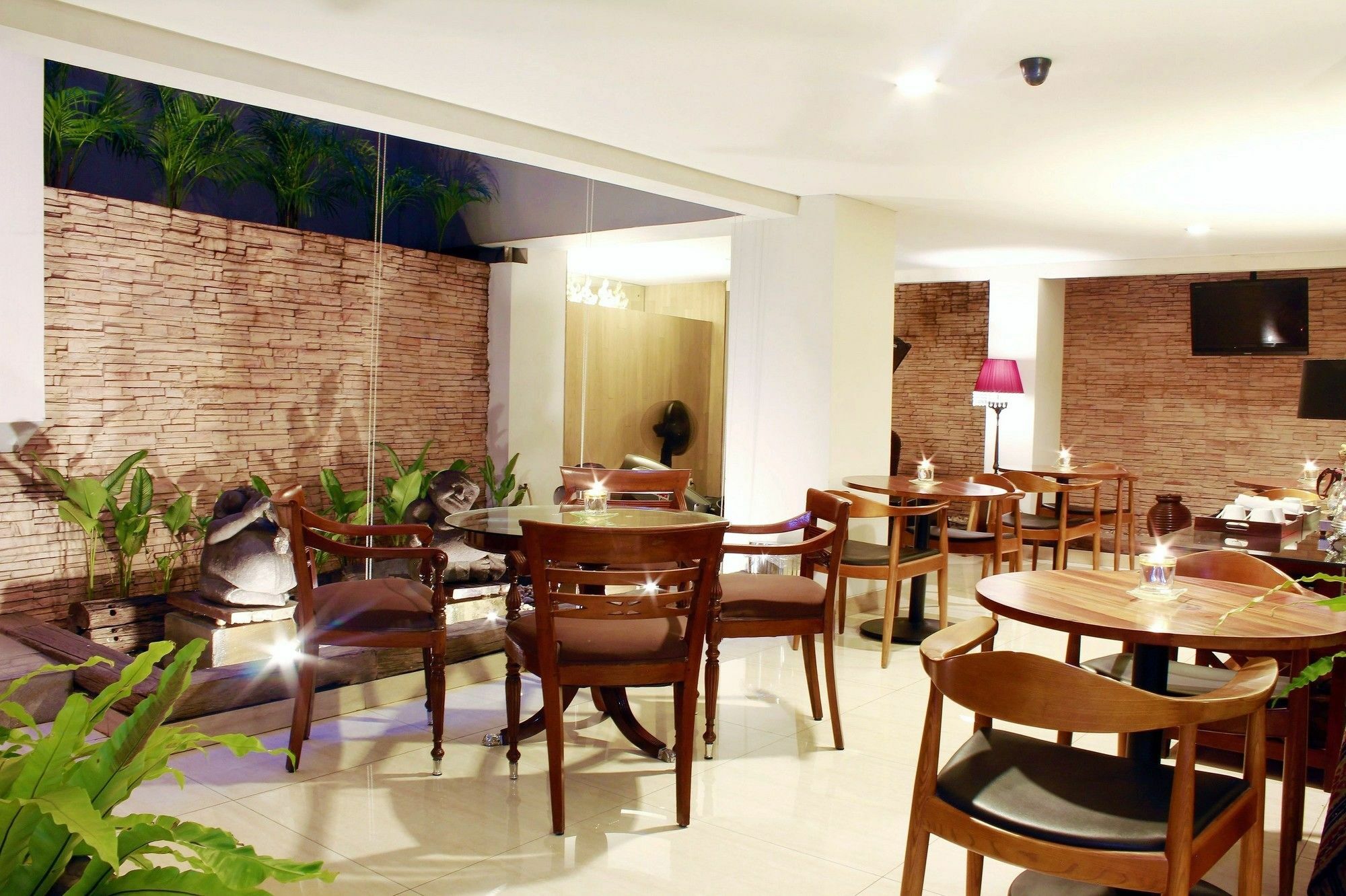 W Home Cikatomas Jakarta Extérieur photo