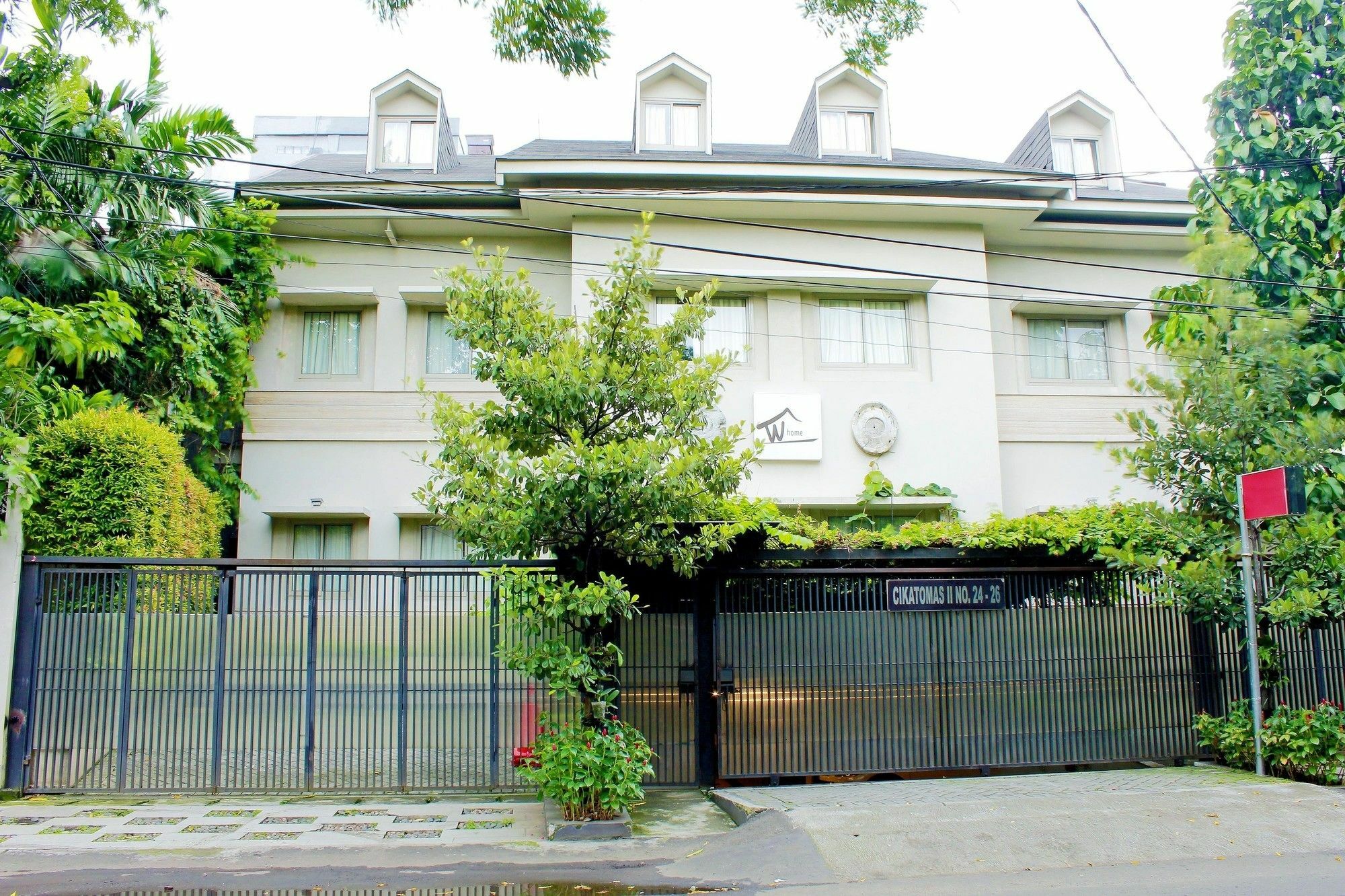 W Home Cikatomas Jakarta Extérieur photo