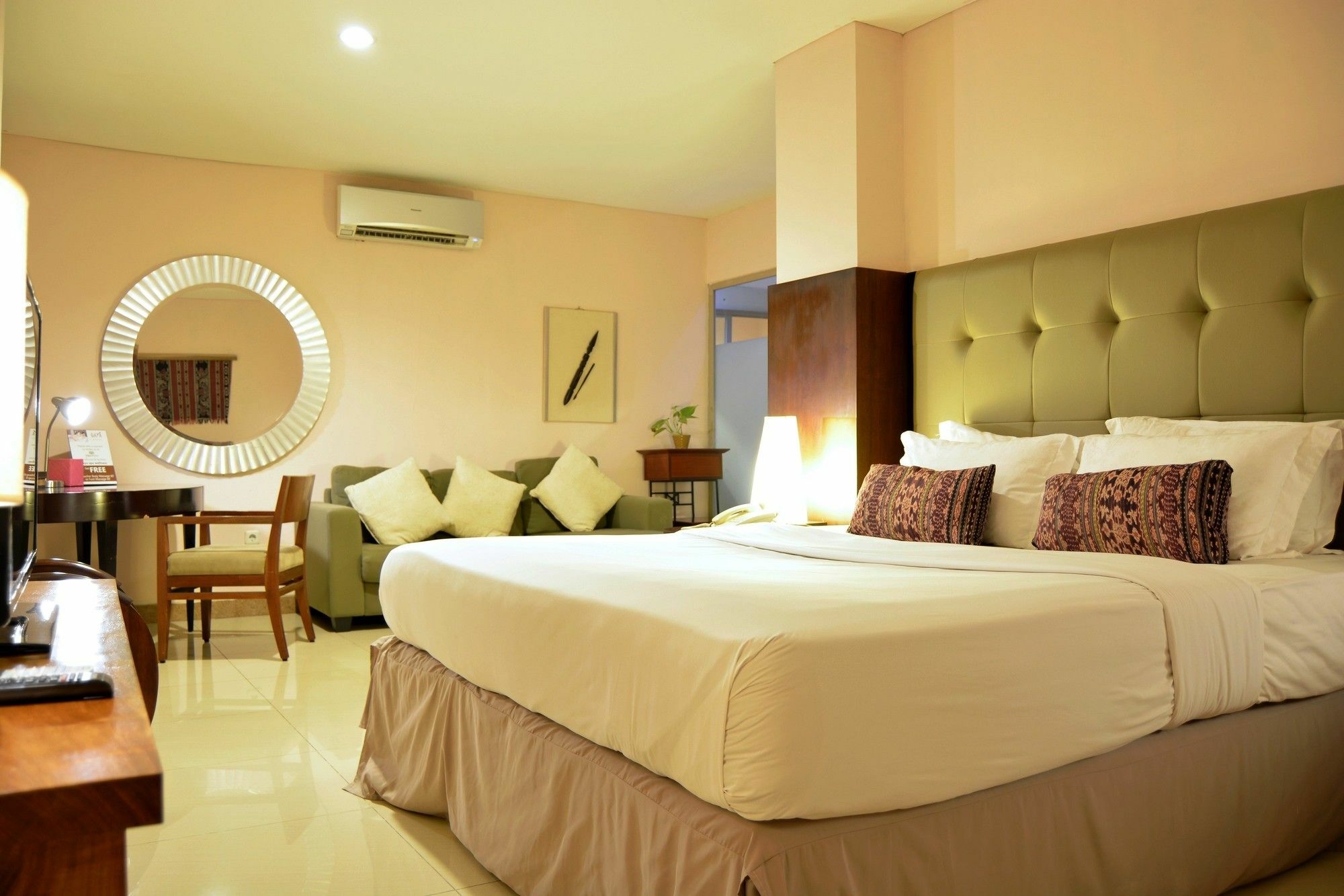 W Home Cikatomas Jakarta Extérieur photo