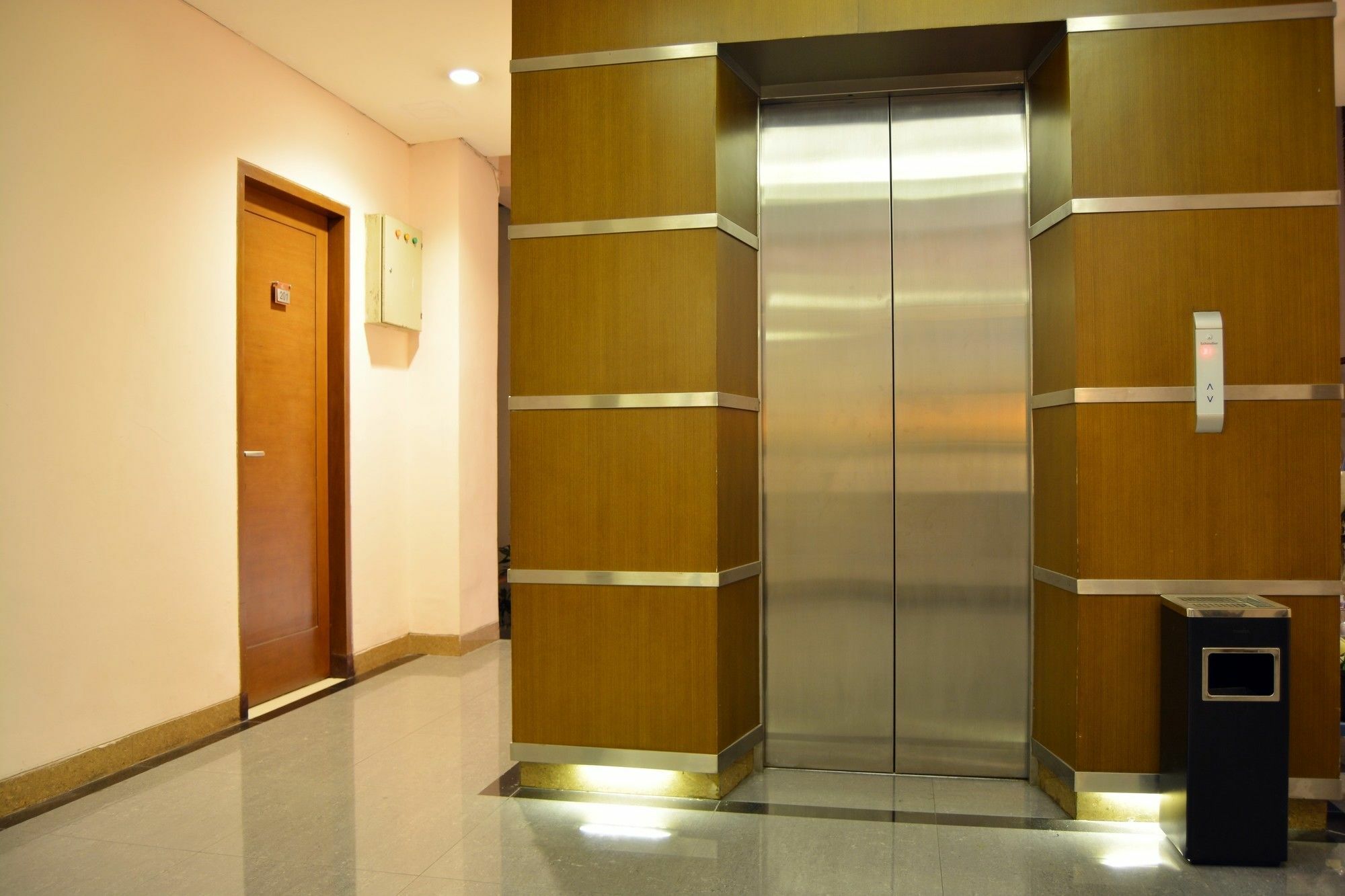 W Home Cikatomas Jakarta Extérieur photo