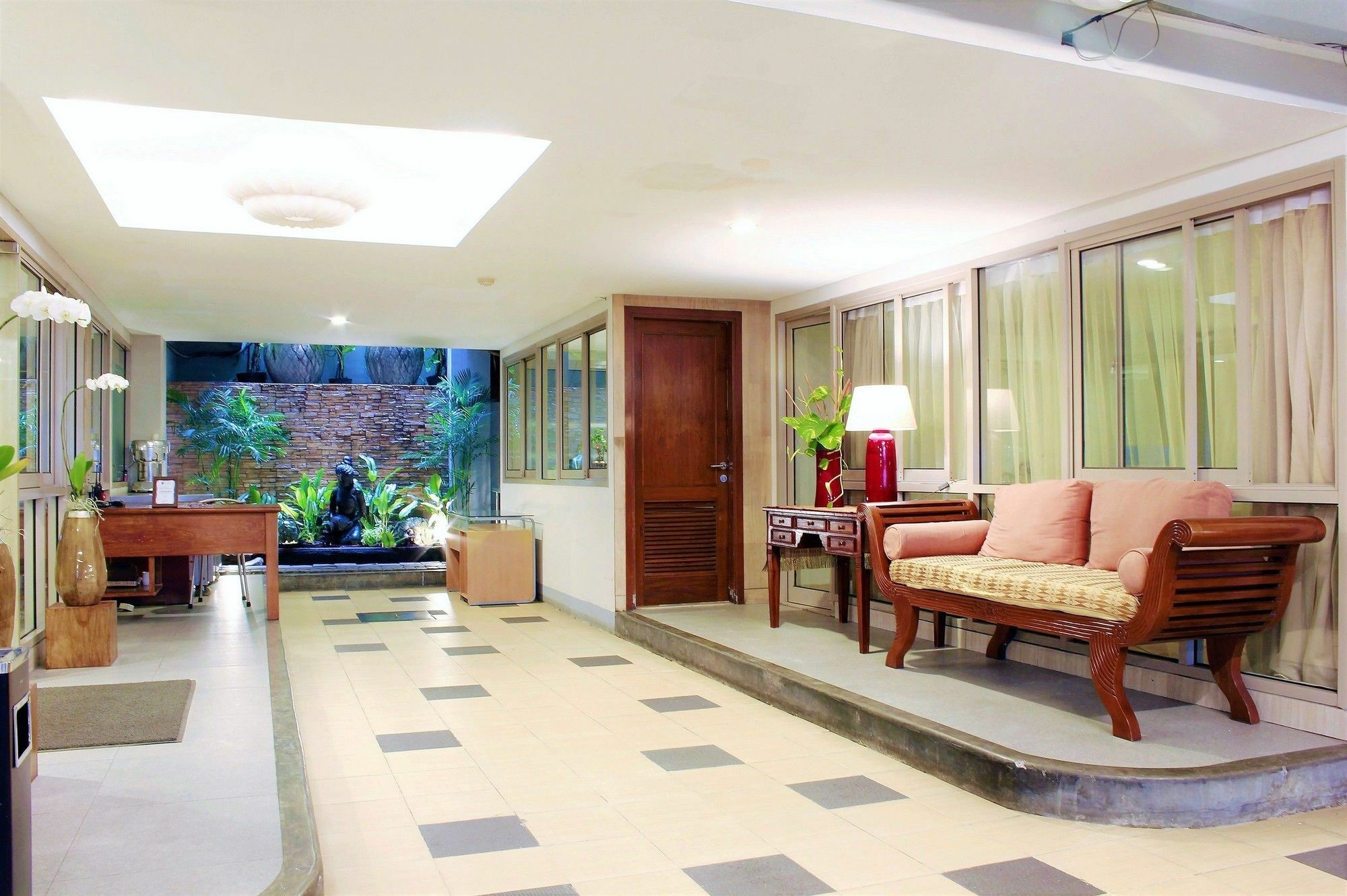W Home Cikatomas Jakarta Extérieur photo