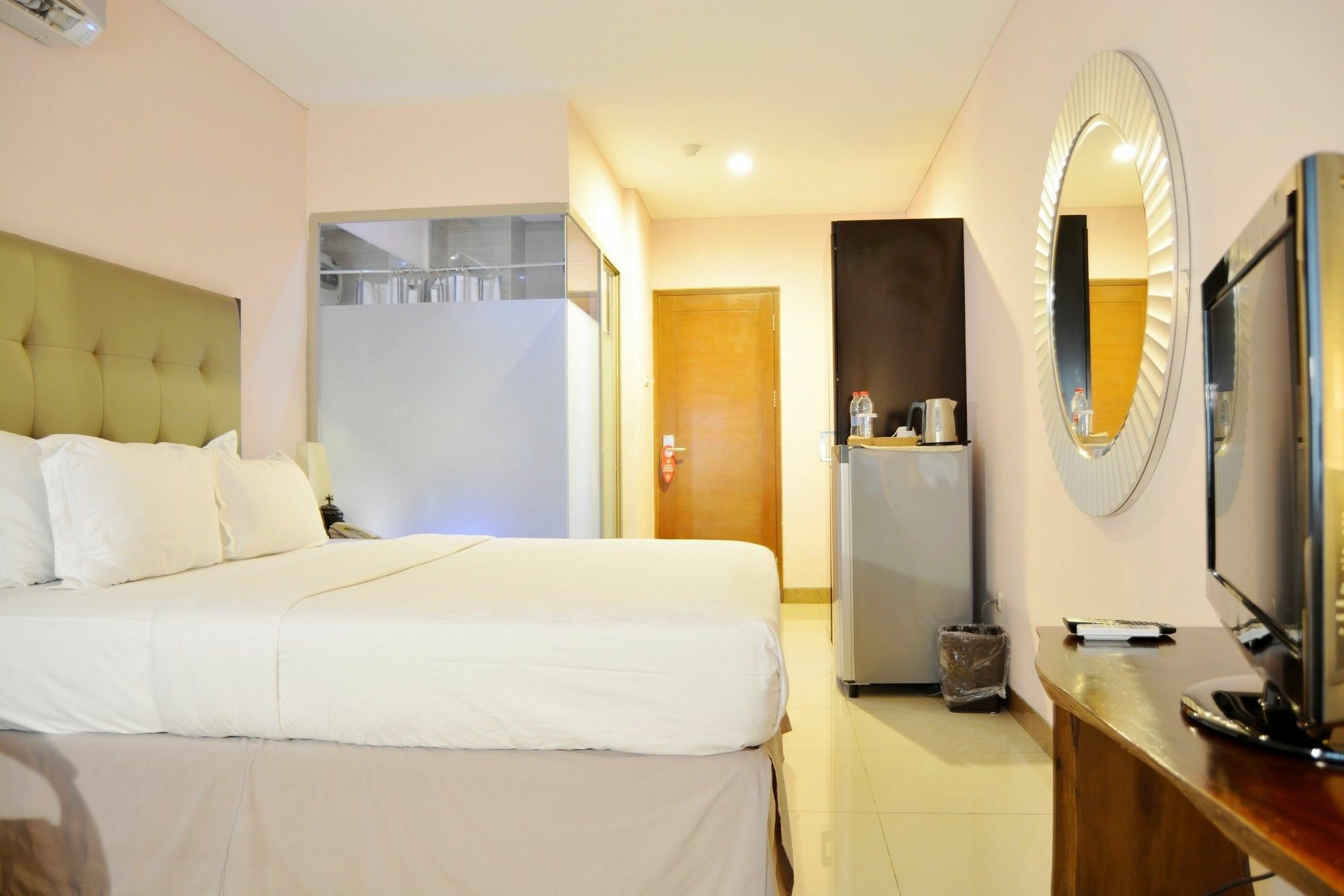 W Home Cikatomas Jakarta Extérieur photo